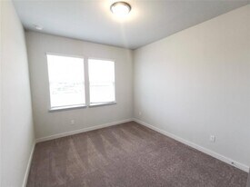 605 W South St in Leander, TX - Building Photo