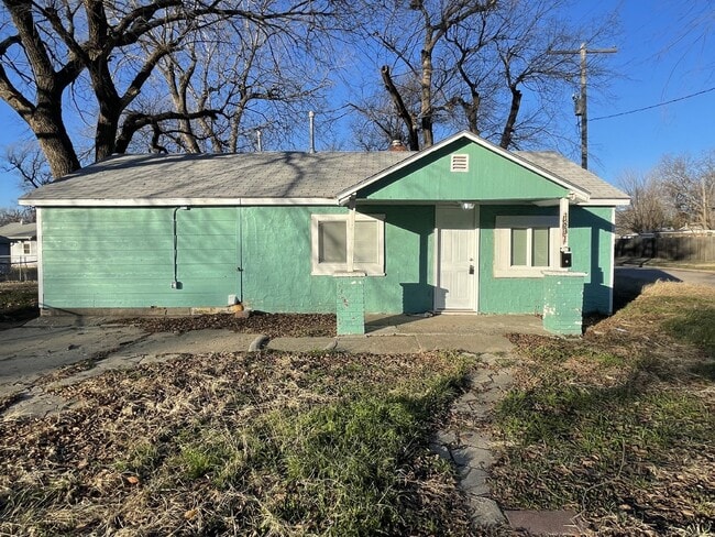 property at 1801 S Glenn Ave