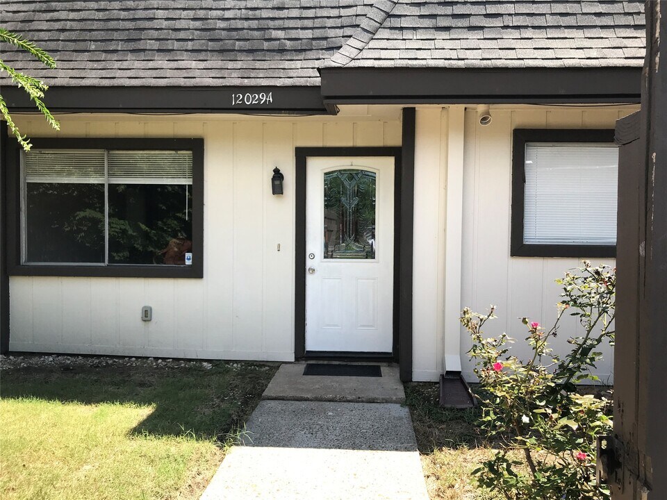 12029 Greenwood Forest Dr in Houston, TX - Building Photo