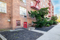 99-44 62nd Ave in Rego Park, NY - Foto de edificio - Building Photo