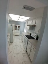 1166 6th Ave in Vero Beach, FL - Foto de edificio - Building Photo
