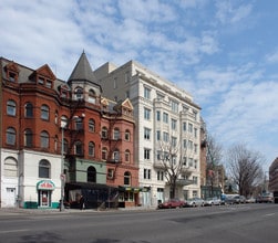 2501 Pennsylvania Ave NW in Washington, DC - Foto de edificio - Building Photo