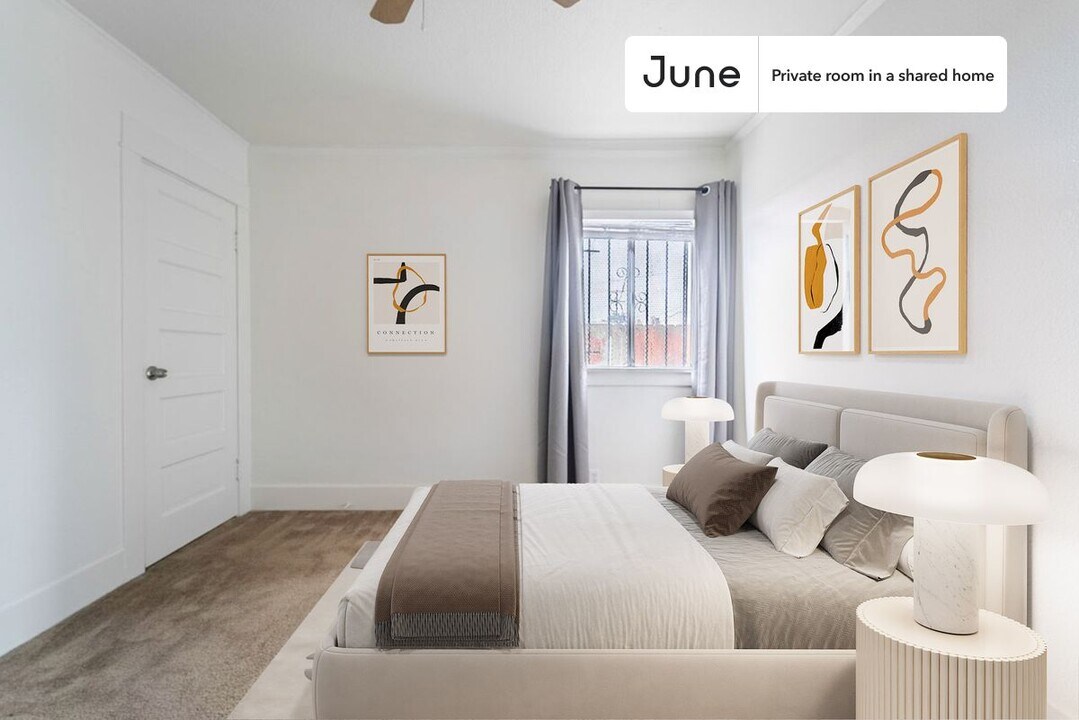 Private bedroom in 4 bed/2 bath Home in Los Angeles, CA - Building Photo
