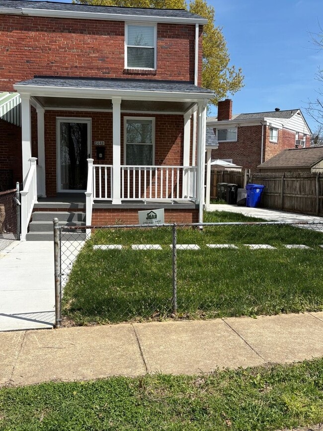 property at 2449 S Oakland St