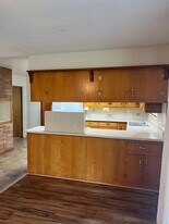 1245 Rogue River Hwy in Grants Pass, OR - Building Photo