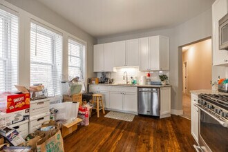 3022 N Avers Ave, Unit 1A in Chicago, IL - Building Photo - Building Photo