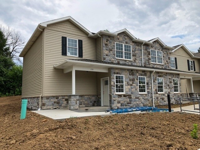 235 Easterly Pkwy in State College, PA - Building Photo