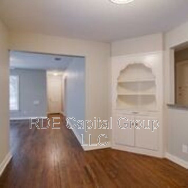 property at 2308 N Edgewood Terrace