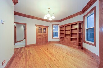 1943 N Kedvale Ave in Chicago, IL - Building Photo - Building Photo