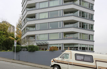 Royal Albert Towers in New Westminster, BC - Building Photo - Building Photo