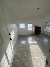 48 Grand View Ave, Unit 4 in Quincy, MA - Building Photo - Building Photo