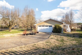 85 Meadowdew Ln in Rossville, GA - Foto de edificio - Building Photo