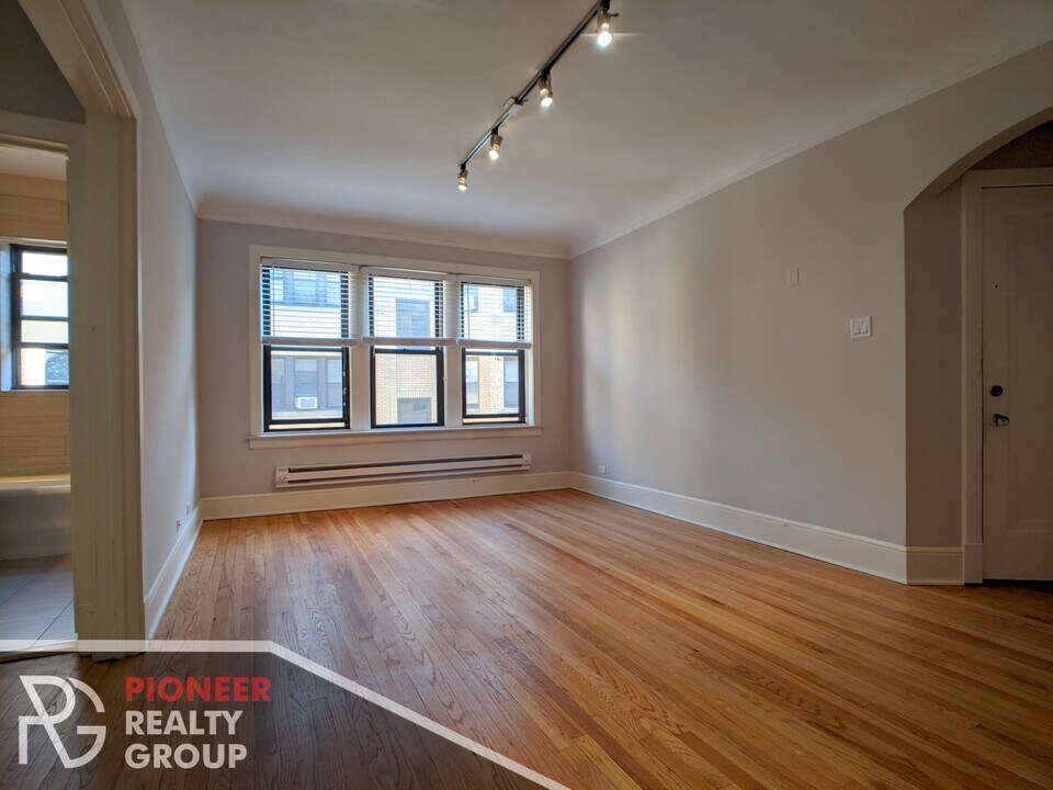 2329 N Rockwell St, Unit C1 in Chicago, IL - Building Photo