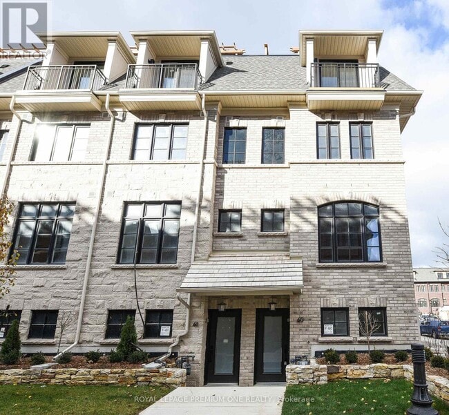 property at 40 Lunar Cres