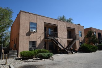 1040 Meadowlark Ct SE in Rio Rancho, NM - Building Photo - Building Photo