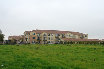 Camino Del Sol Apartments in Oxnard, CA - Building Photo - Building Photo