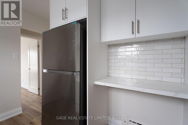 366 Royal York Rd in Toronto, ON - Building Photo - Building Photo