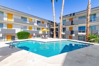 Radius Apartments in Phoenix, AZ - Foto de edificio - Building Photo