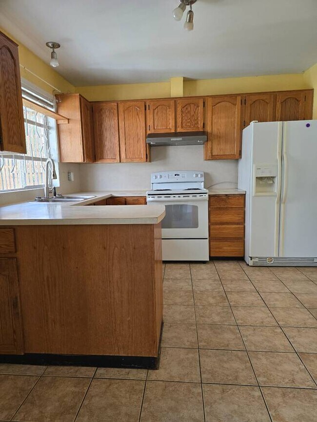 11990 Dover St in Maple Ridge, BC - Building Photo - Building Photo