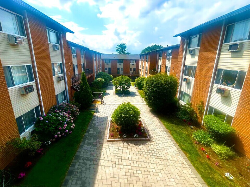 150 Glenwood Ave in Yonkers, NY - Building Photo
