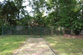 7415 Wellington Ave in University City, MO - Building Photo - Building Photo