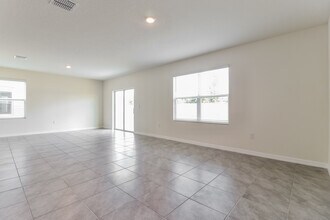 5376 Oxford Gray Rd in Zephyrhills, FL - Building Photo - Building Photo