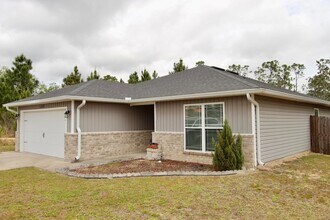 130 Lillian Wy in Crestview, FL - Building Photo - Building Photo