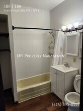 2460 W Kilbourn Ave-Unit -APT 4 in Milwaukee, WI - Building Photo - Building Photo