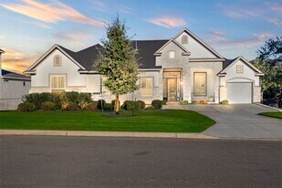 571 Englewood Ln in Castroville, TX - Building Photo