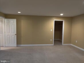 8400 Hessian Hill Ct in Linton Hall, VA - Building Photo - Building Photo