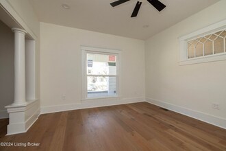 426 E Oak St in Louisville, KY - Foto de edificio - Building Photo