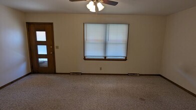 2812 4th Ave in Council Bluffs, IA - Building Photo - Building Photo