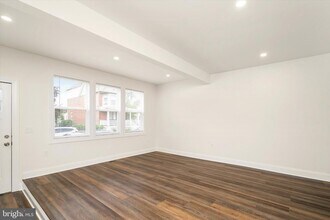 656 Schiller Ave in Trenton, NJ - Foto de edificio - Building Photo