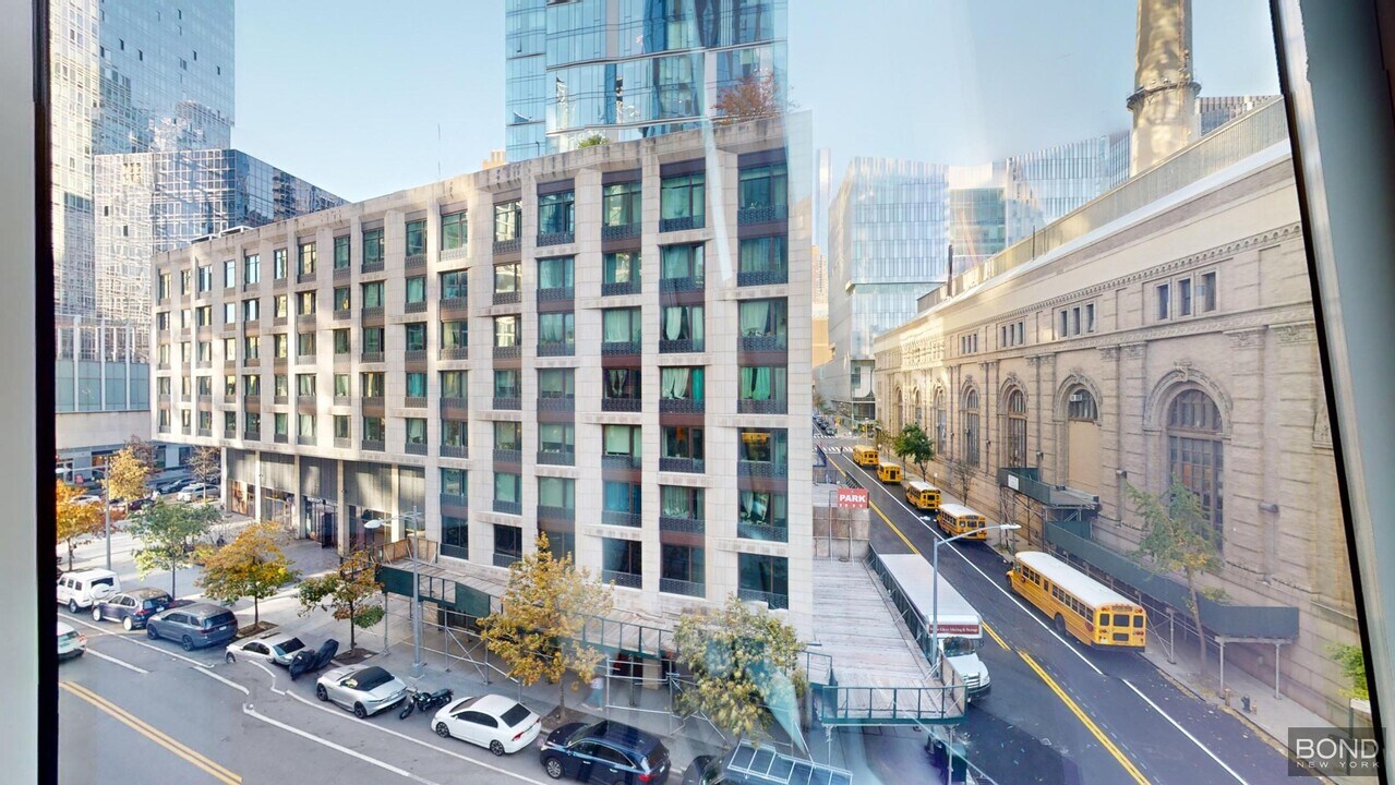 635 W 59th St in New York, NY - Building Photo