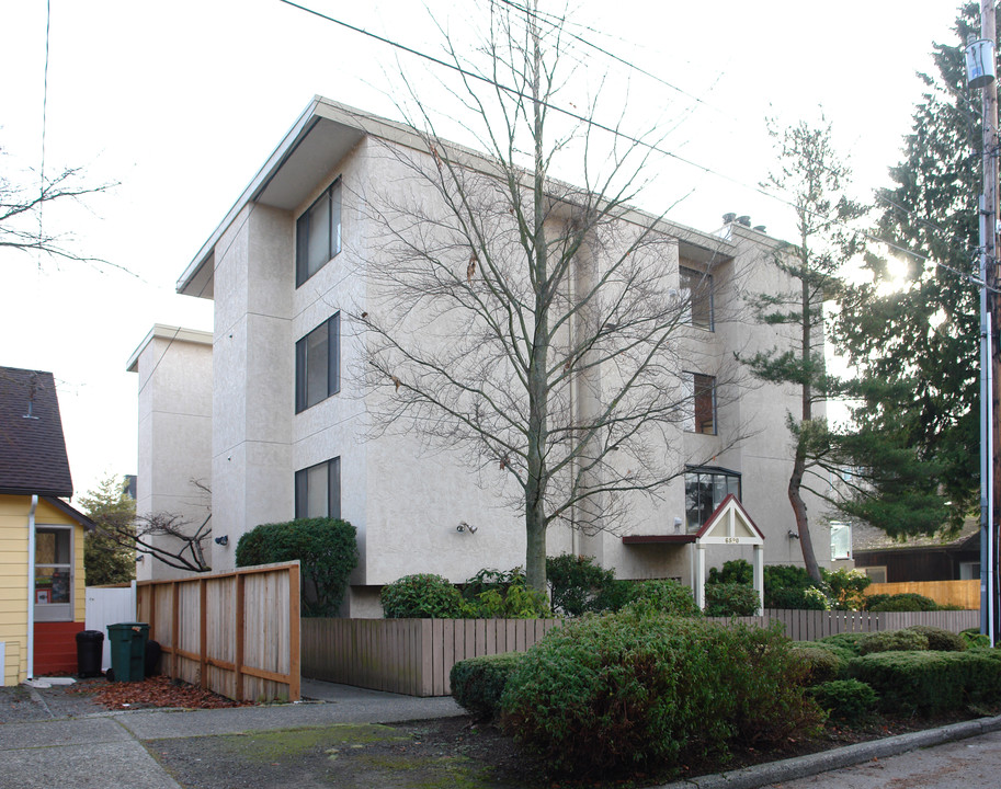 Ravenna Place Condominiums in Seattle, WA - Foto de edificio