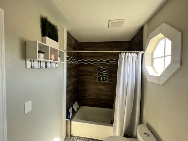 property at 1332 W Straford Dr