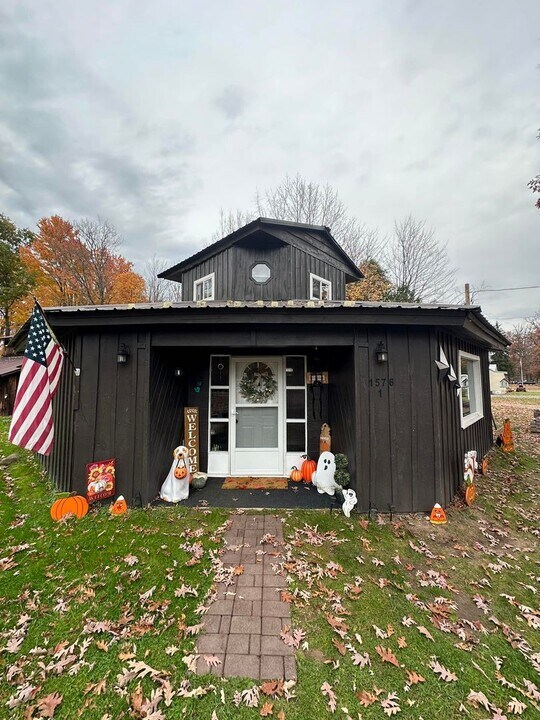1576 NY-49 in Constantia, NY - Building Photo