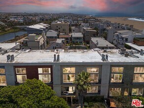 20 Ironsides St in Marina Del Rey, CA - Building Photo - Building Photo