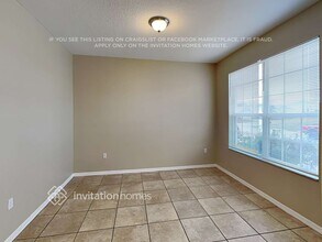 555 Bluff Pass Dr in Eustis, FL - Foto de edificio - Building Photo