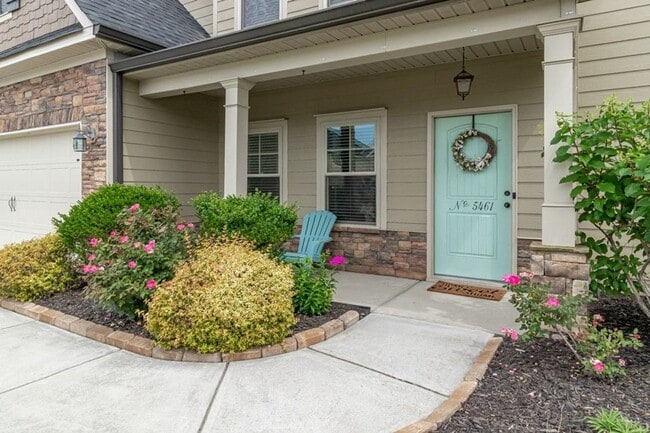 property at 5461 Everlook Cir