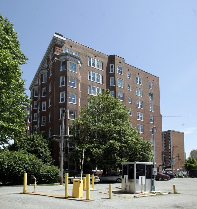 St. Regis Apartments in St. Louis, MO - Foto de edificio