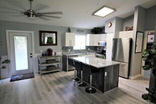 147 NW 10th Ave in Delray Beach, FL - Building Photo