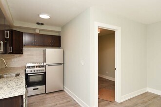 450 W Barry in Chicago, IL - Building Photo - Building Photo