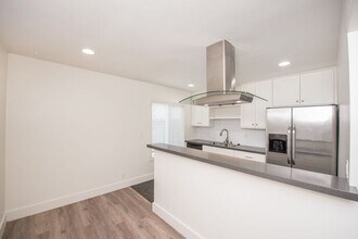 180 Rochester St in Costa Mesa, CA - Building Photo - Building Photo