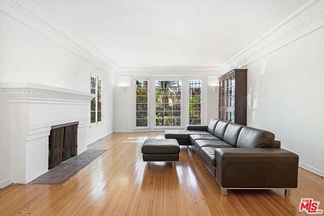 1040 S Alfred St in Los Angeles, CA - Building Photo - Building Photo