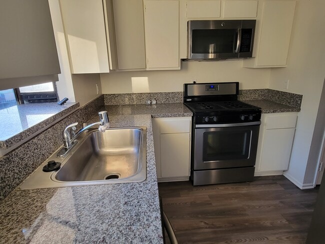 2003 Vista Del Mar Ave, Unit 5