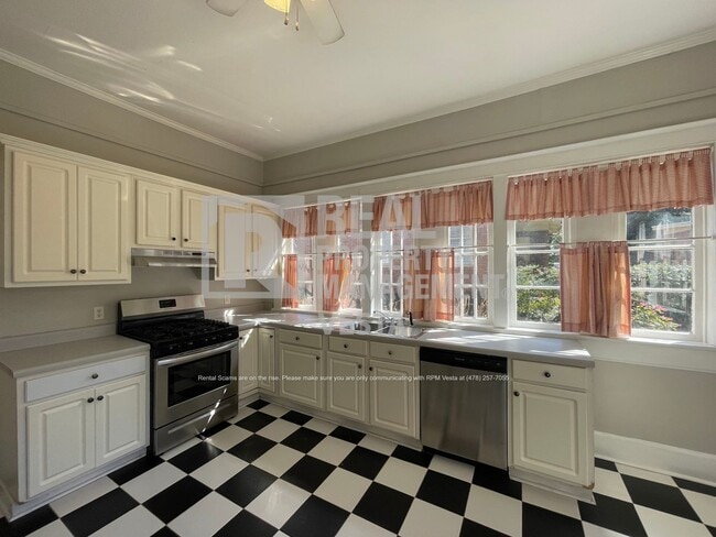 property at 135 Buckingham Pl
