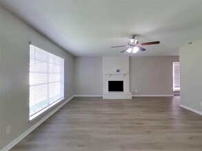 23230 Wintergate Dr in Spring, TX - Foto de edificio - Building Photo
