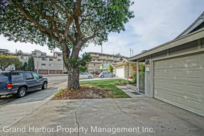1213 Amethyst St in Redondo Beach, CA - Building Photo - Building Photo