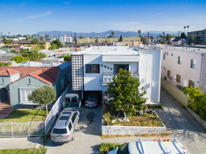 4517 Maplewood Ave in Los Angeles, CA - Foto de edificio - Building Photo